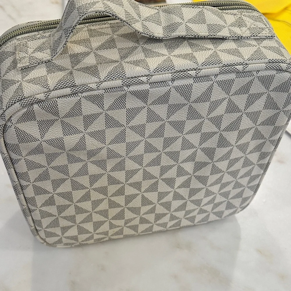 Geometric Patterned Cosmetic Bag - Picture 2 of 4